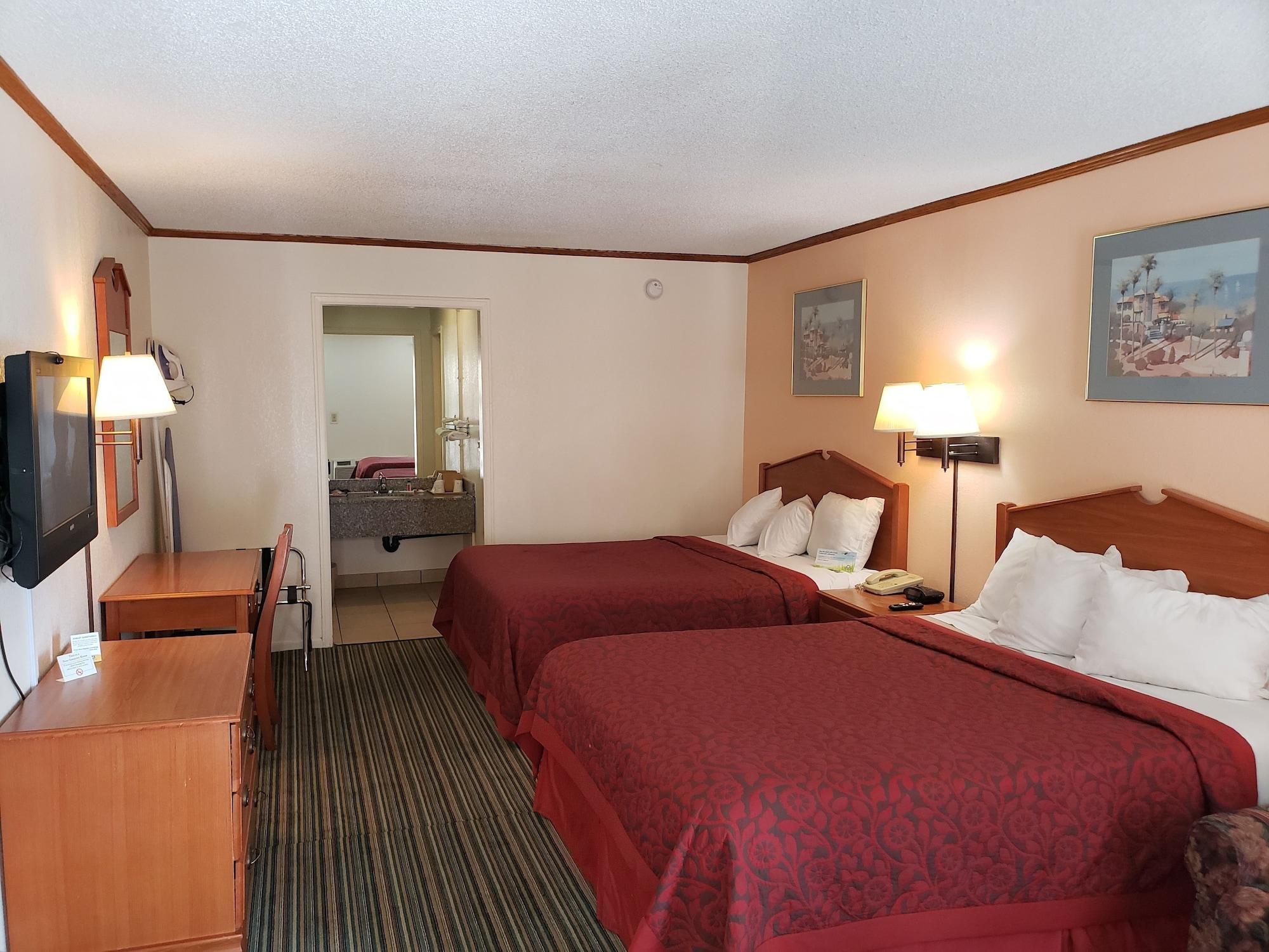 Days Inn By Wyndham Wichita West Near Airport Exterior photo