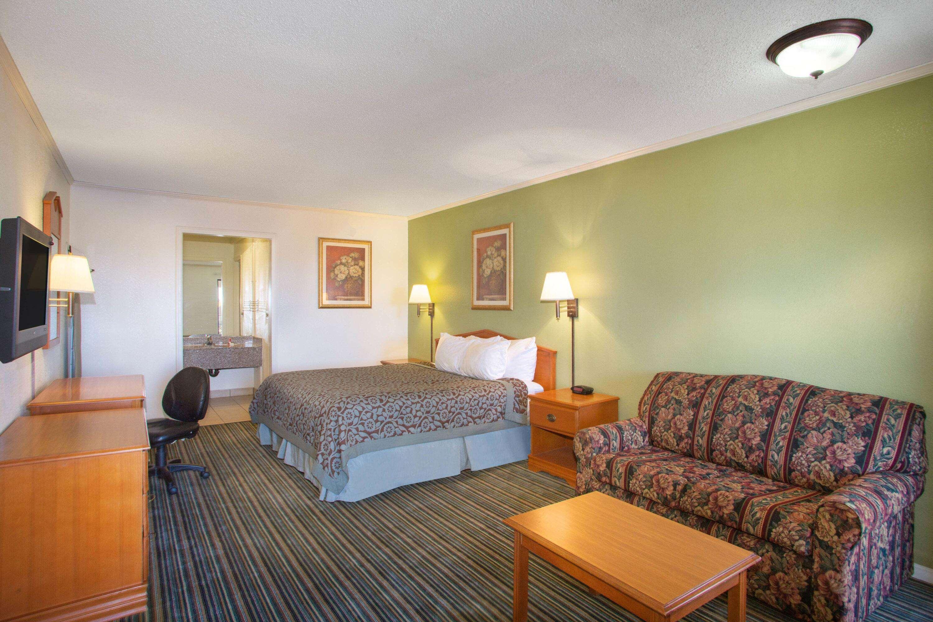Days Inn By Wyndham Wichita West Near Airport Exterior photo