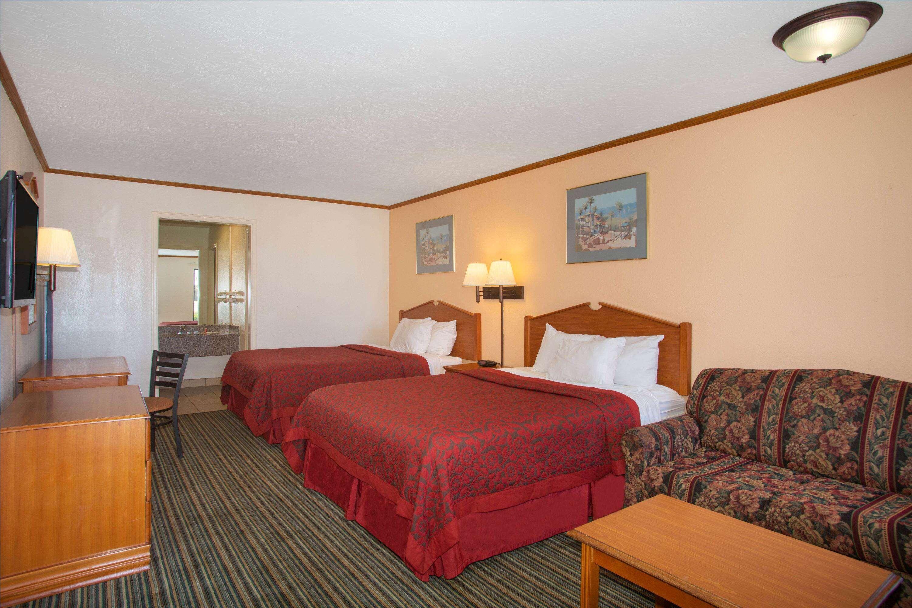 Days Inn By Wyndham Wichita West Near Airport Exterior photo