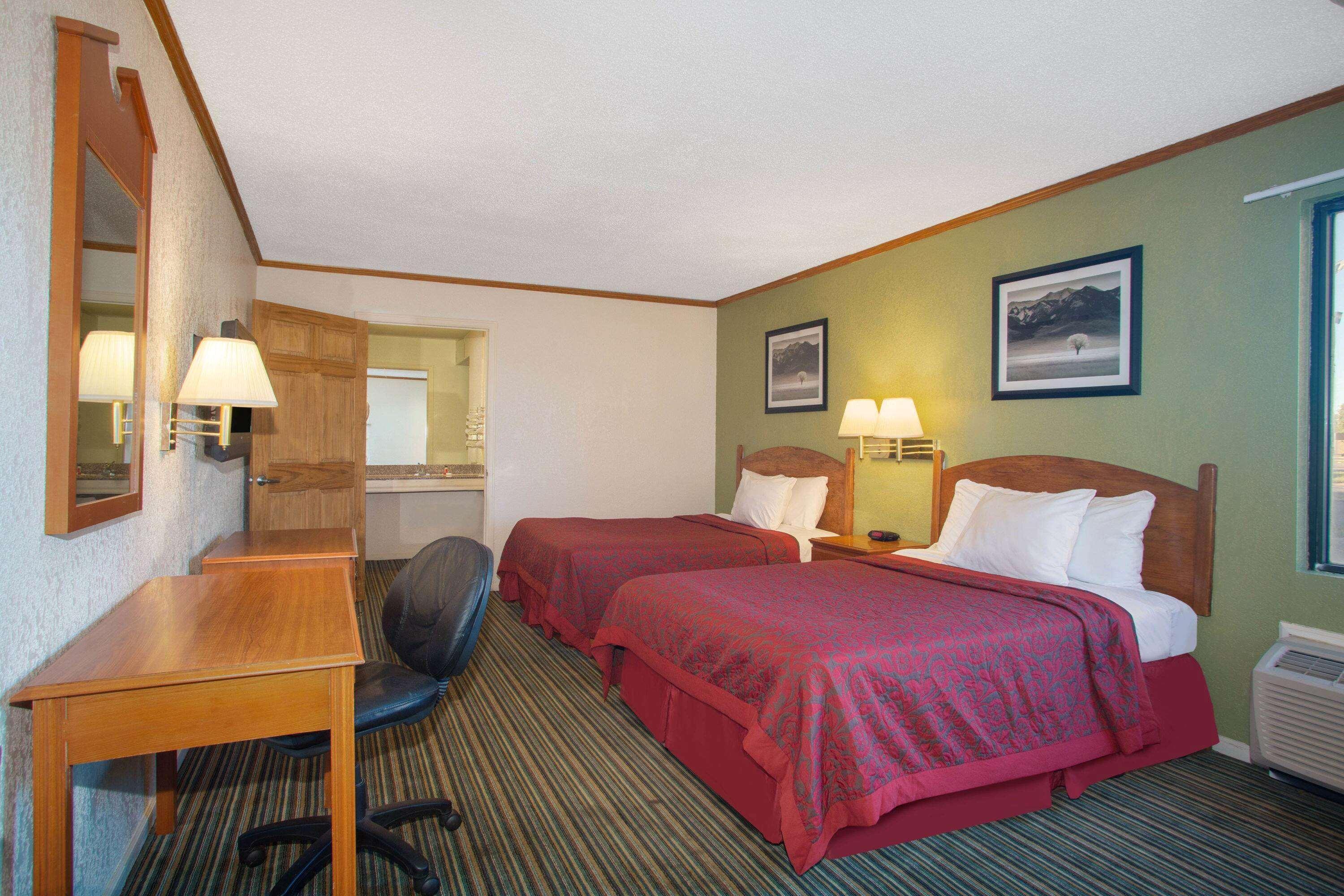 Days Inn By Wyndham Wichita West Near Airport Exterior photo