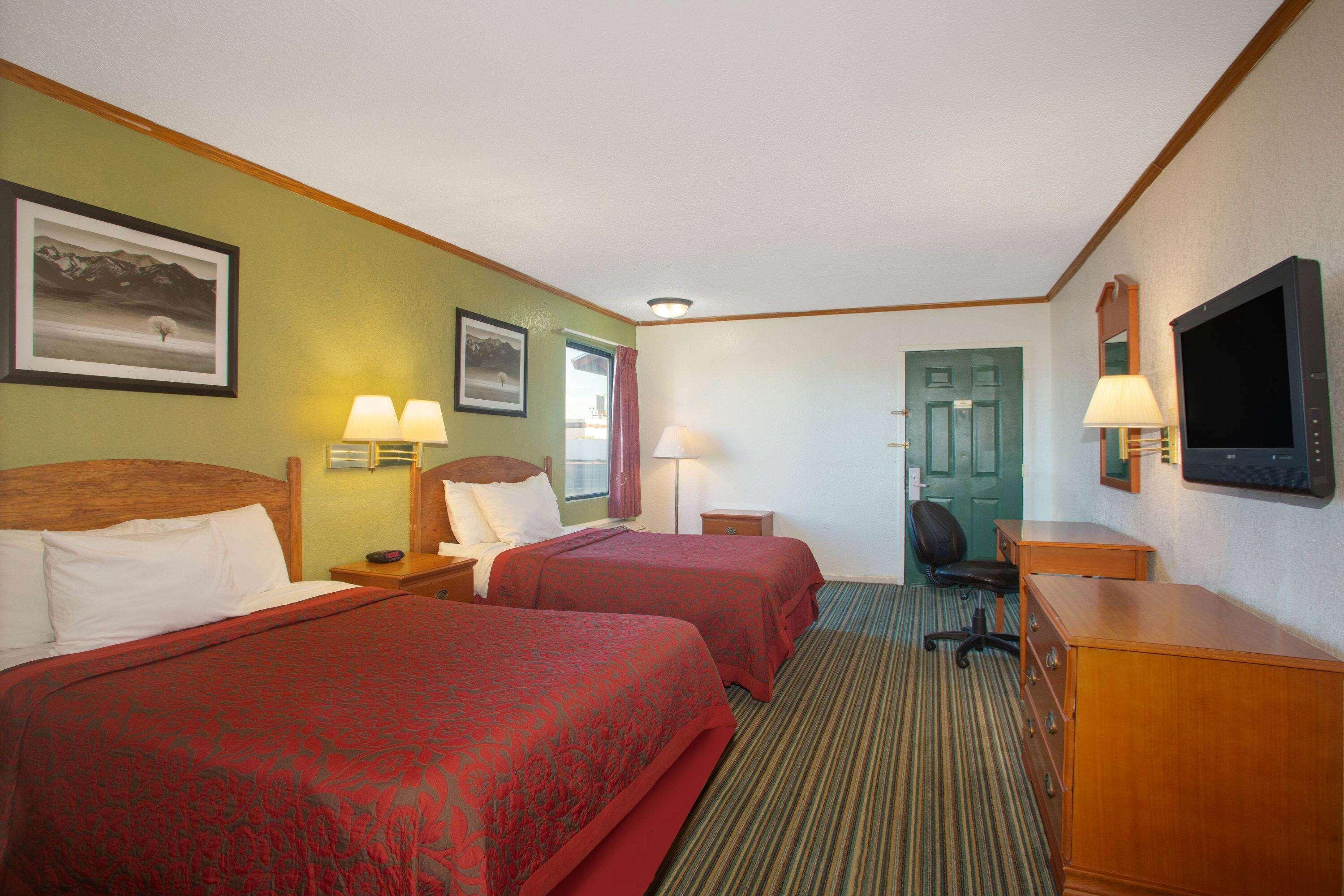 Days Inn By Wyndham Wichita West Near Airport Exterior photo